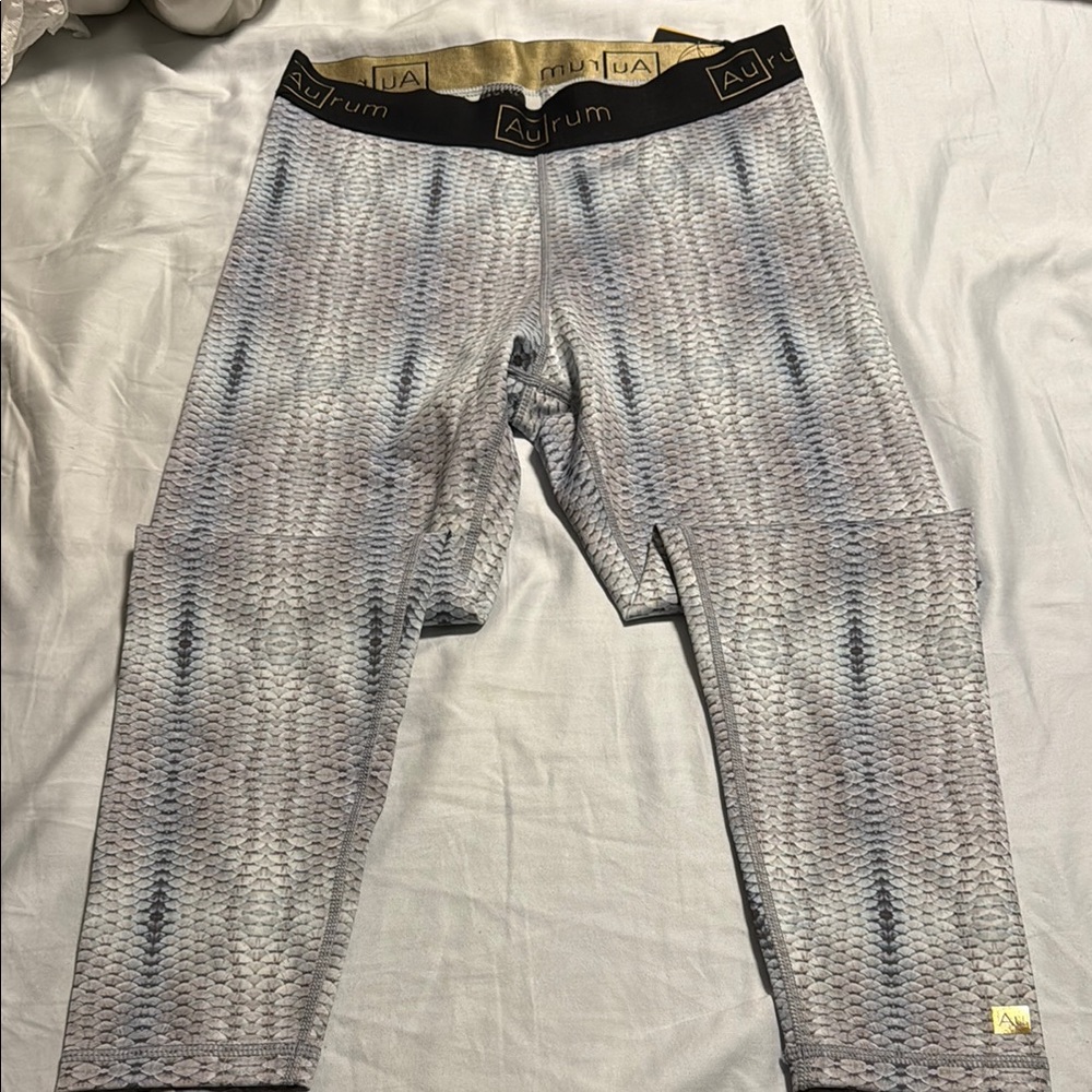 AUREUM Gray Leggings with Textured Pattern and Supportive Waistband